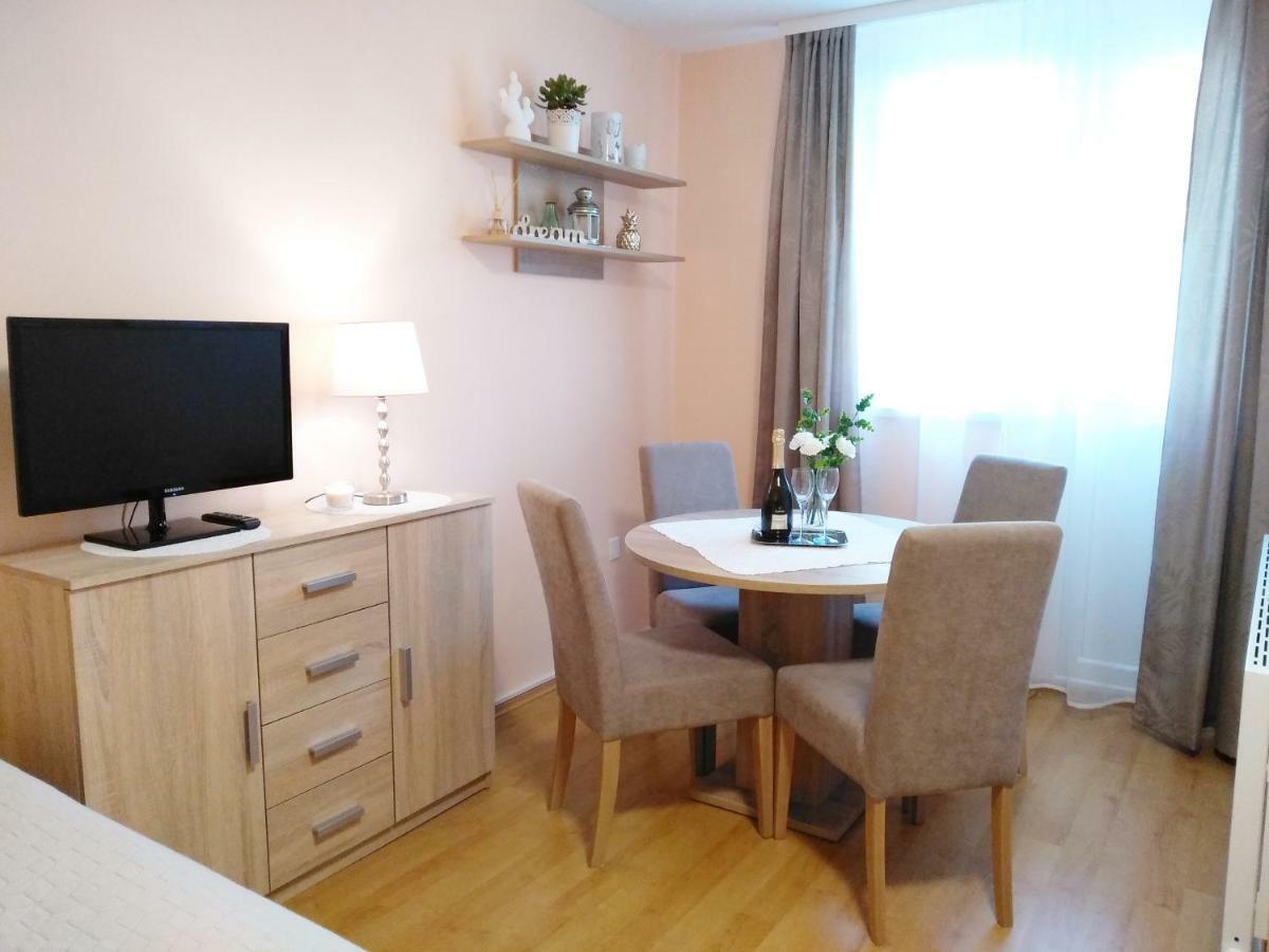 Sunray Studio Apartment Zagreb Bagian luar foto