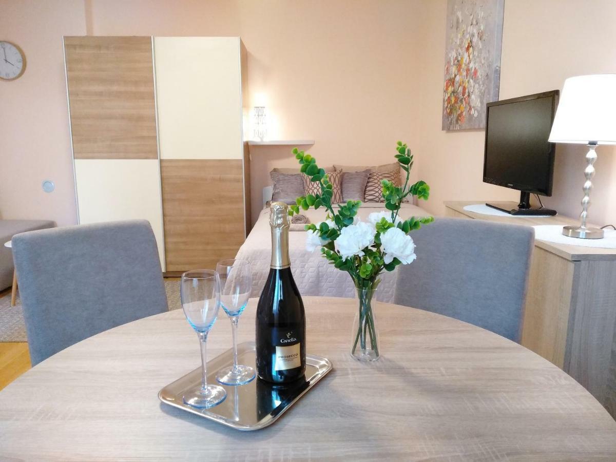 Sunray Studio Apartment Zagreb Bagian luar foto